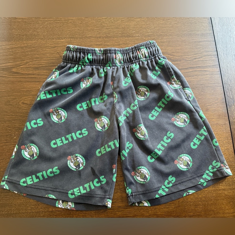 Boys Size Small (8) NBA Celtics Shorts